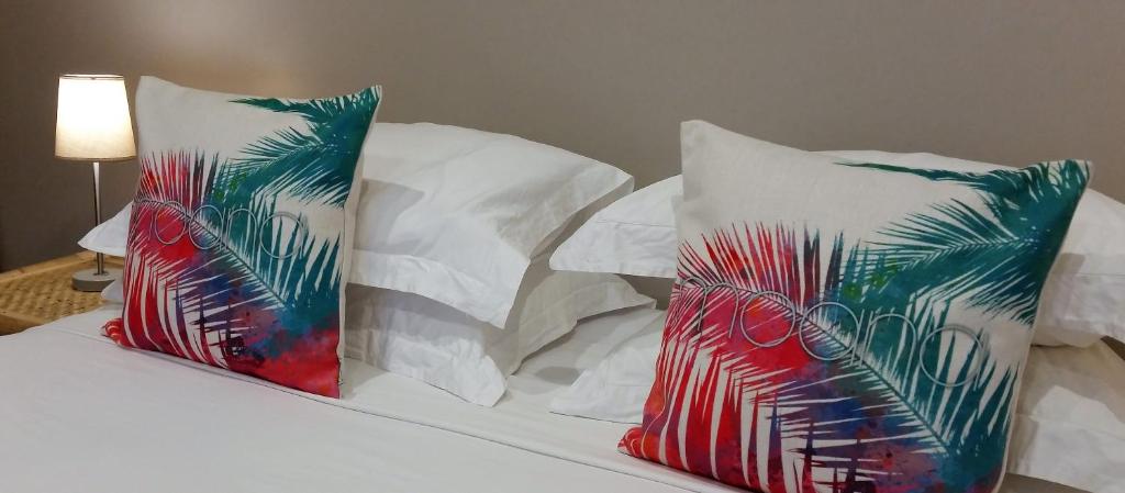 Postel nebo postele na pokoji v ubytování Fare Suisse Tahiti - Guesthouse