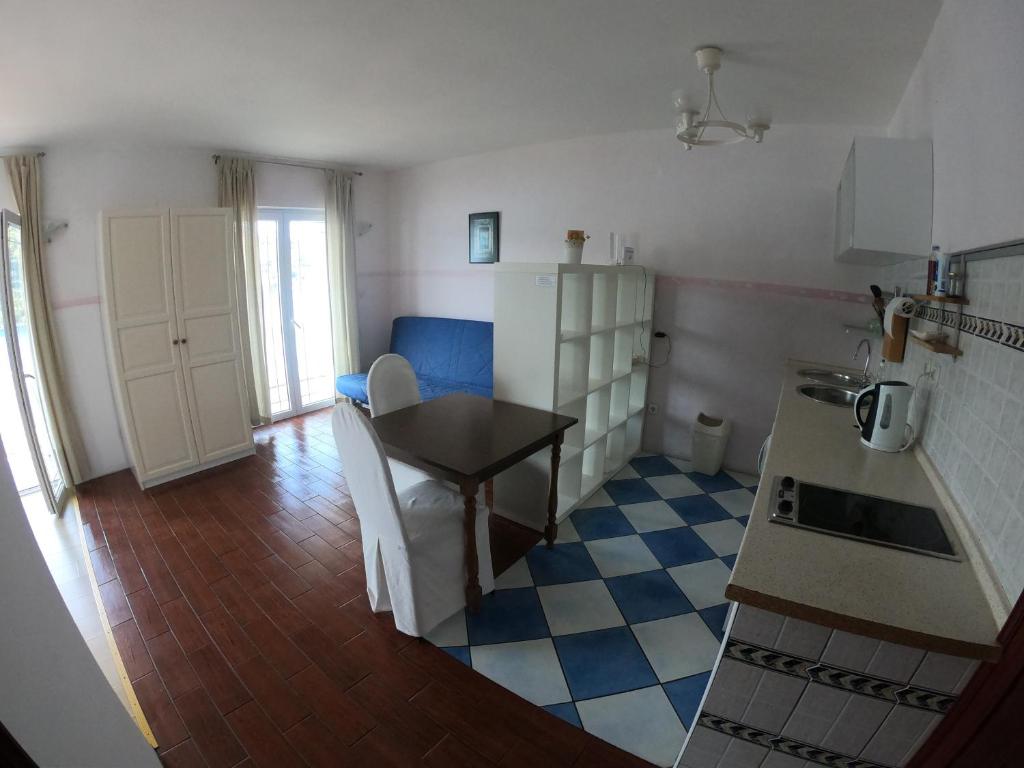 Kuchyňa alebo kuchynka v ubytovaní Sea House Mljet