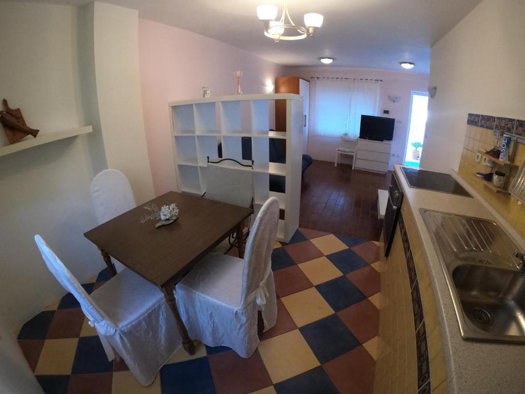 Kuchyňa alebo kuchynka v ubytovaní Sea House Mljet
