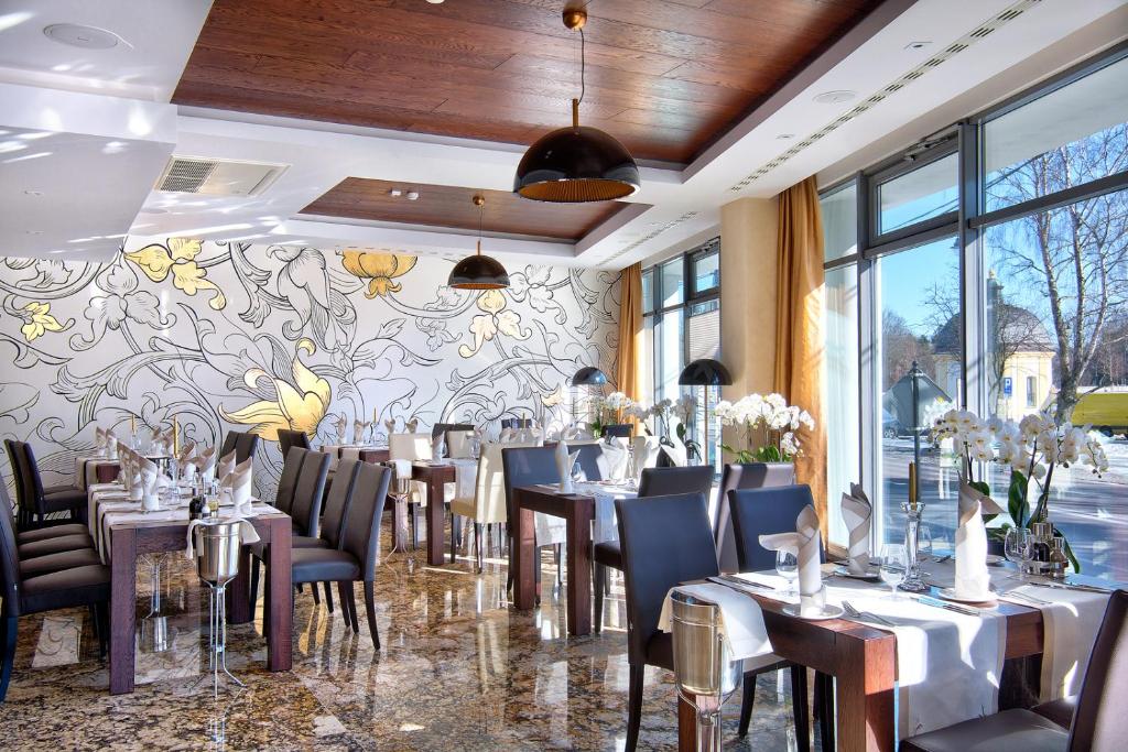 Reštaurácia alebo iné gastronomické zariadenie v ubytovaní BoutiqueHotel Aristo