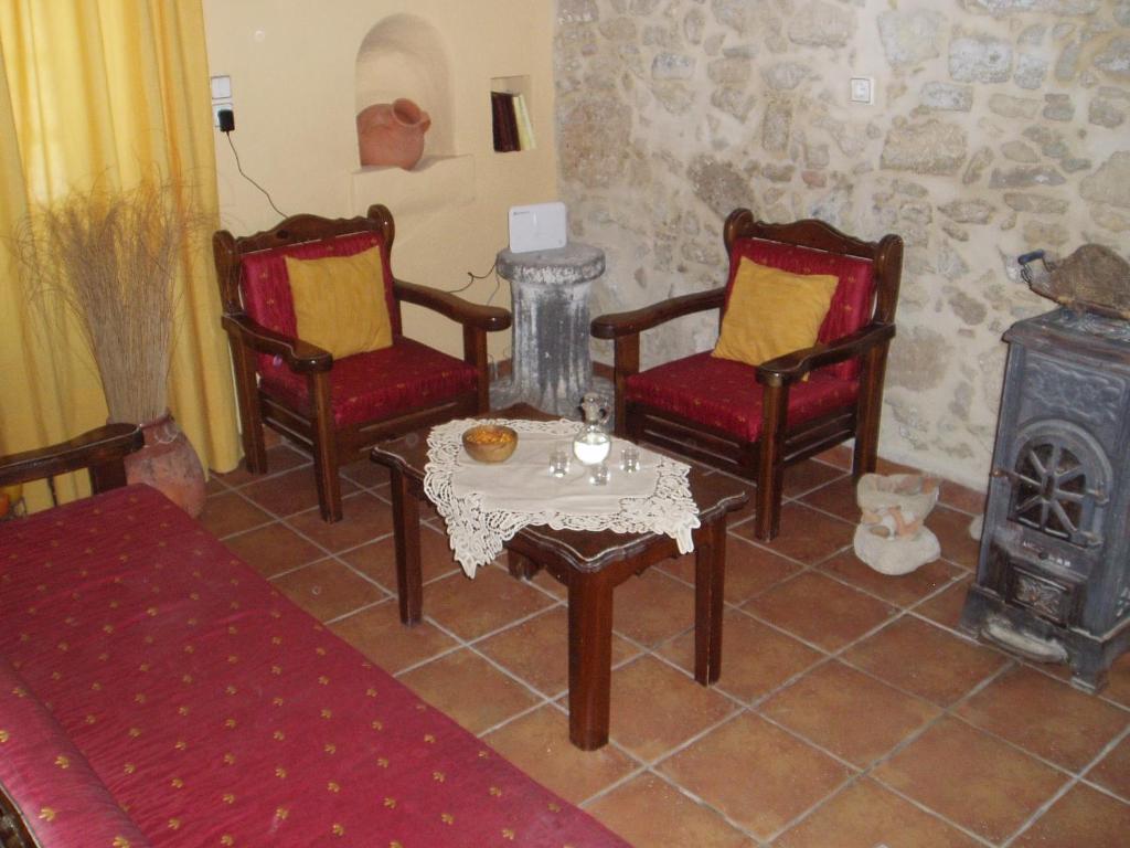 Posedenie v ubytovaní Ostria's House