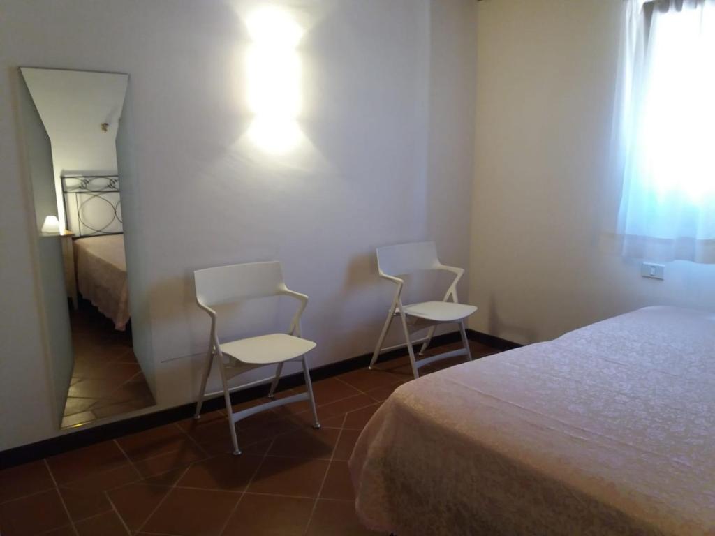 A bed or beds in a room at Villa con Piscina Stintino