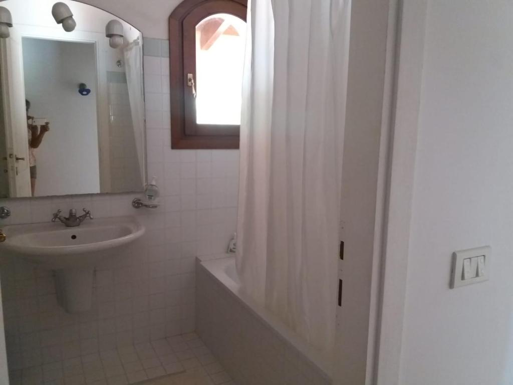 A bathroom at Villa con Piscina Stintino