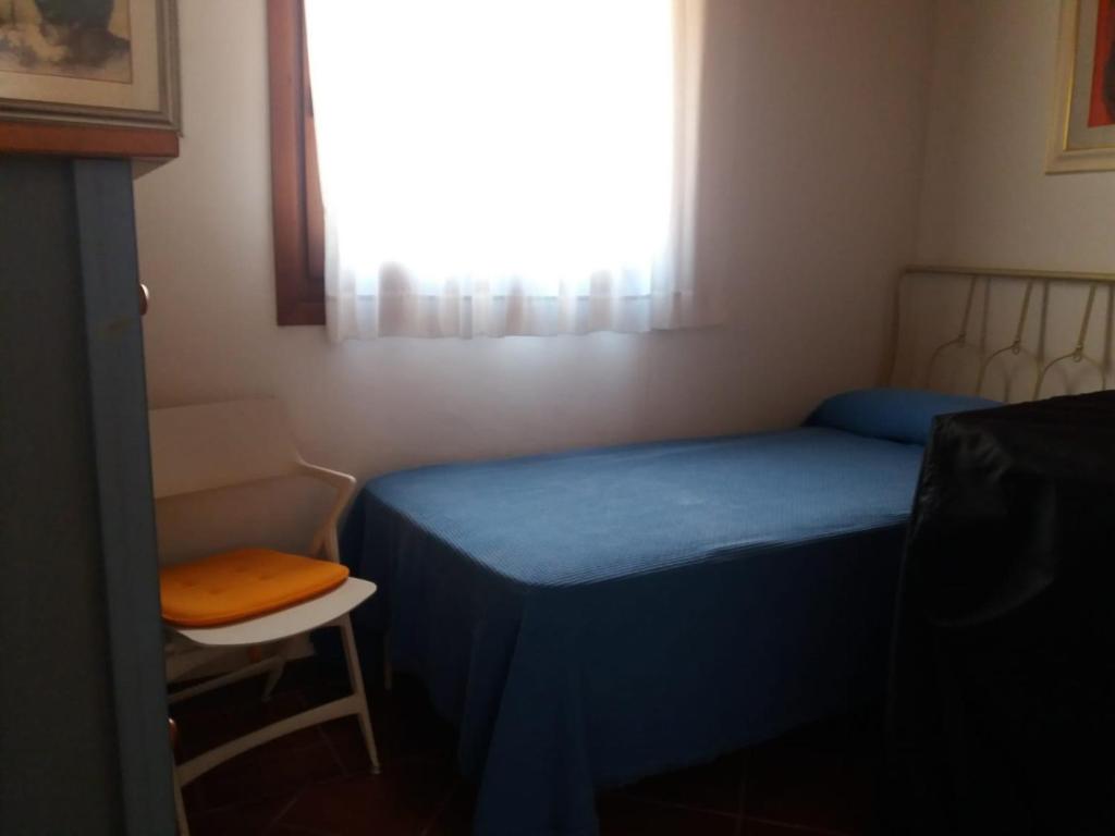 A bed or beds in a room at Villa con Piscina Stintino
