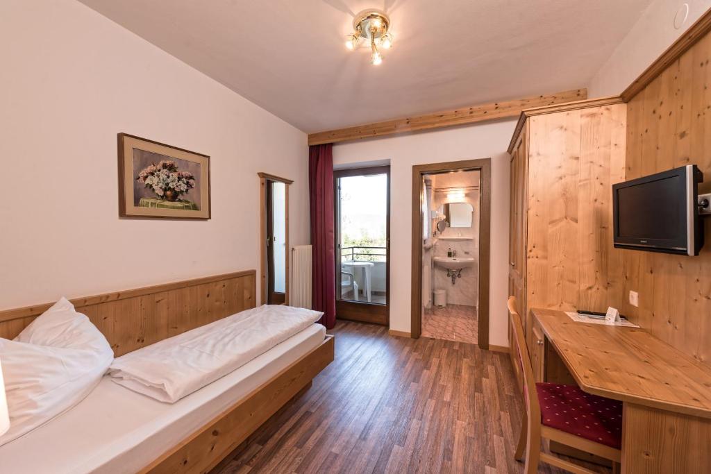 TV a/nebo společenská místnost v ubytování Hotel St. Justina Hof