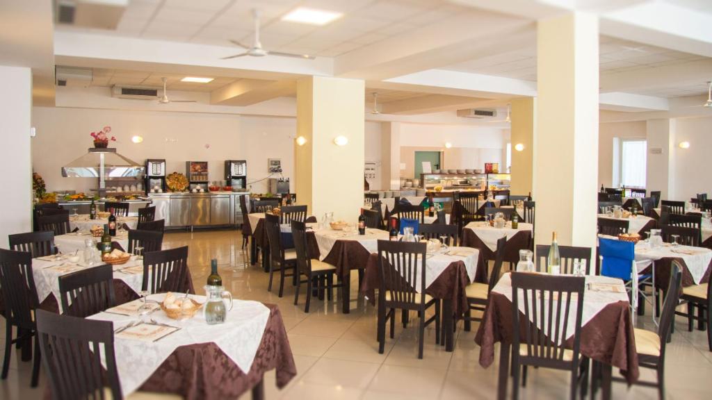 Restaurace v ubytování Club Vacanze In