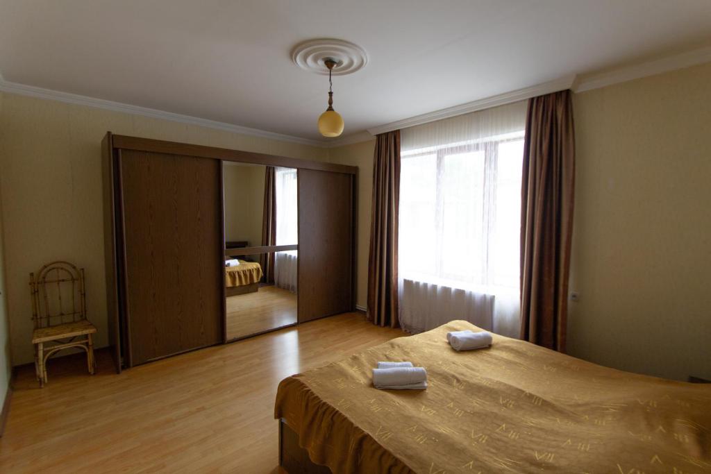 Postel nebo postele na pokoji v ubytování Eka&Nino GuestHouse