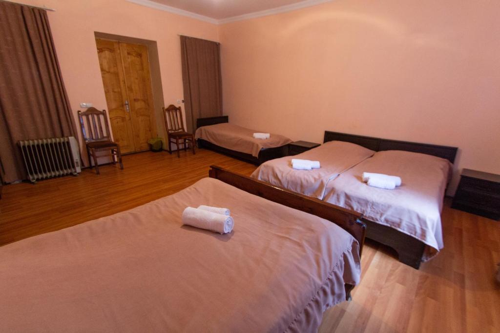 Postel nebo postele na pokoji v ubytování Eka&Nino GuestHouse