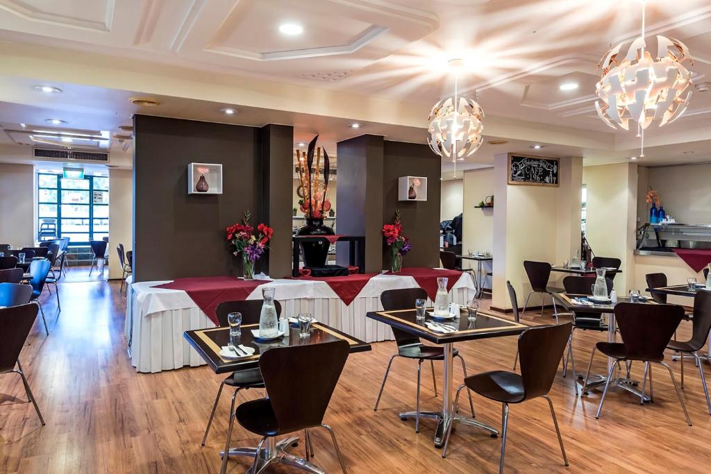 Posezení v ubytování Quality Hotel Ambassador Perth