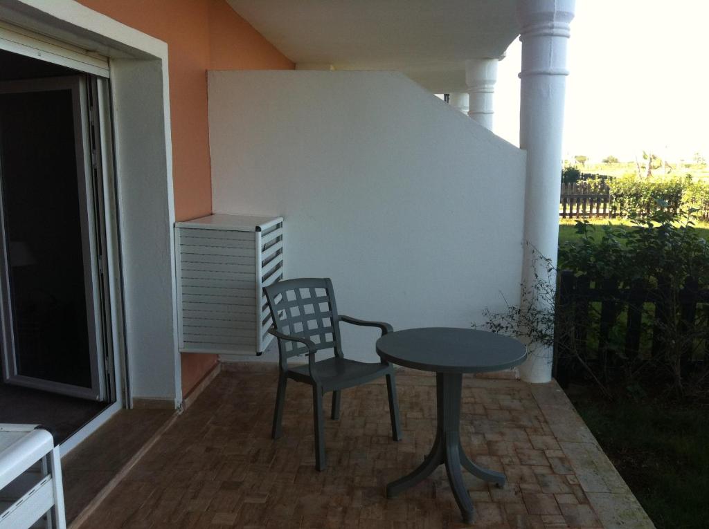 Balkón nebo terasa v ubytování Perle Orientale Saidia Appart Rénové vue sur jardin et sur mer