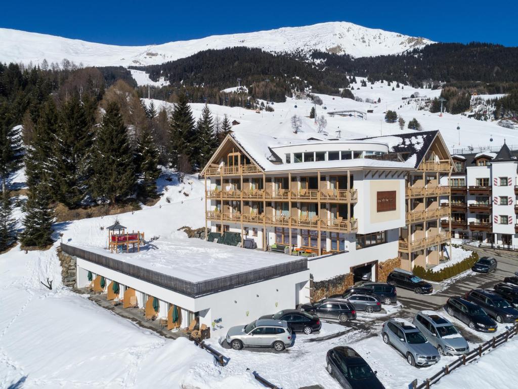 Nespecifikovaný výhled na hory nebo výhled na hory při pohledu z hotelu