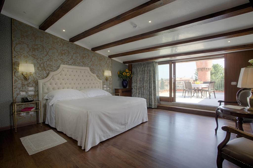 Hotel Santa Chiara - Resim 40