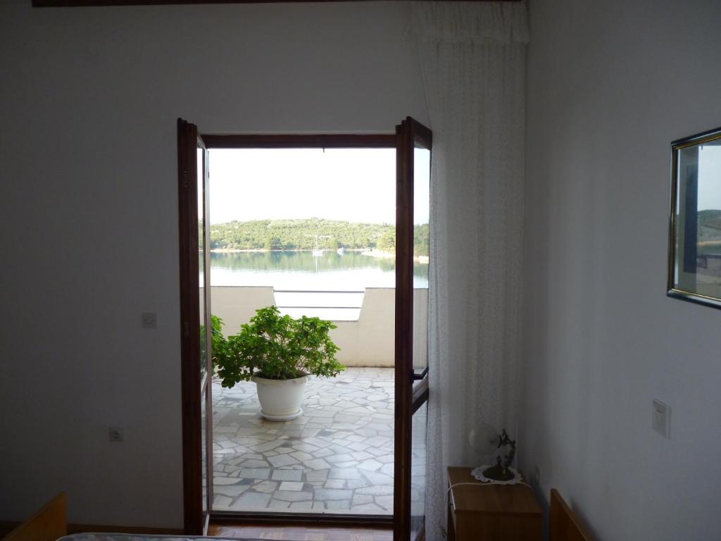 Výhled na řeku, která protéká v blízkosti bed and breakfast