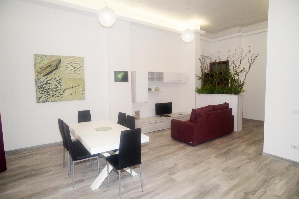A television and/or entertainment centre at Casa Di Vita