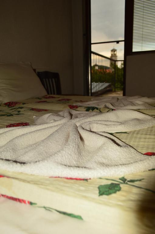A bed or beds in a room at Baba Dora Guesthouse