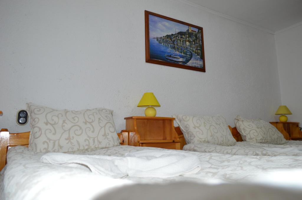 A bed or beds in a room at Baba Dora Guesthouse