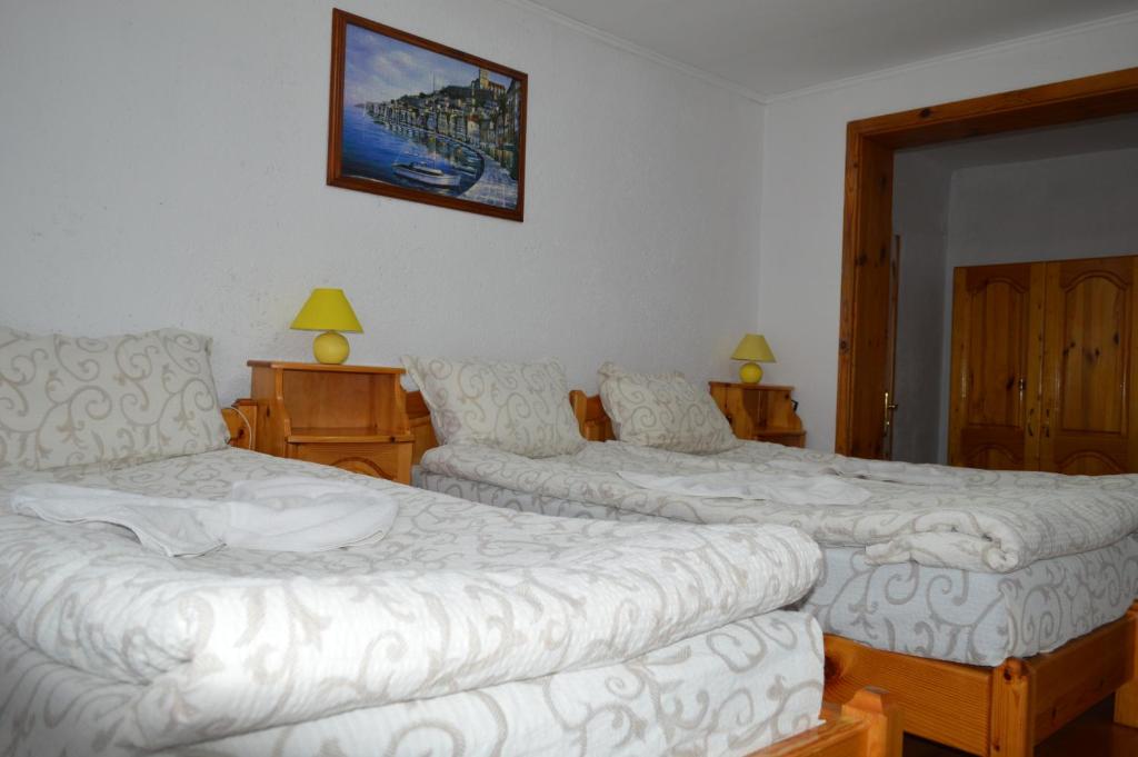 A bed or beds in a room at Baba Dora Guesthouse