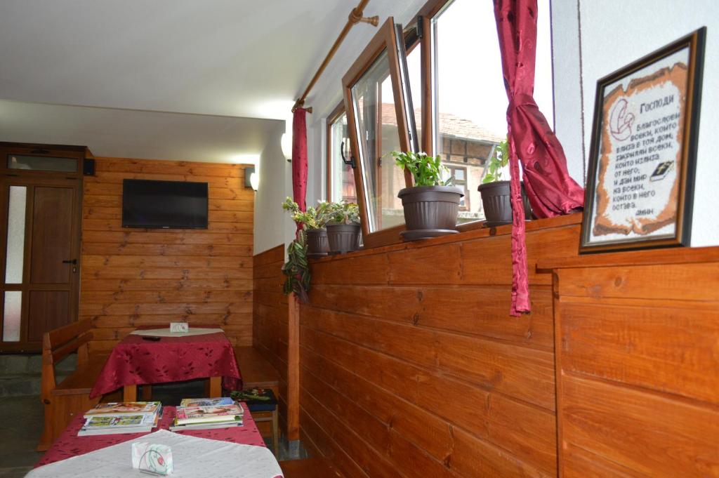 Baba Dora Guesthouse italokat is kínál