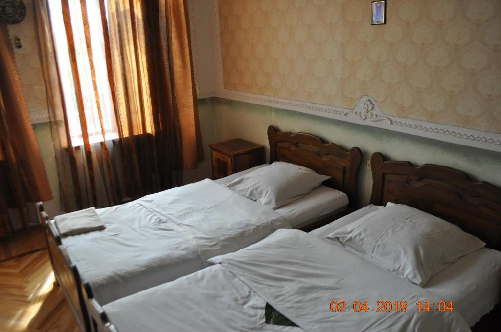 Postel nebo postele na pokoji v ubytování Hotel Kharabadze