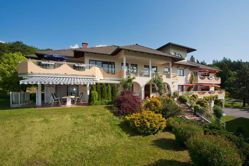 Budova, kde se aparthotel nachází