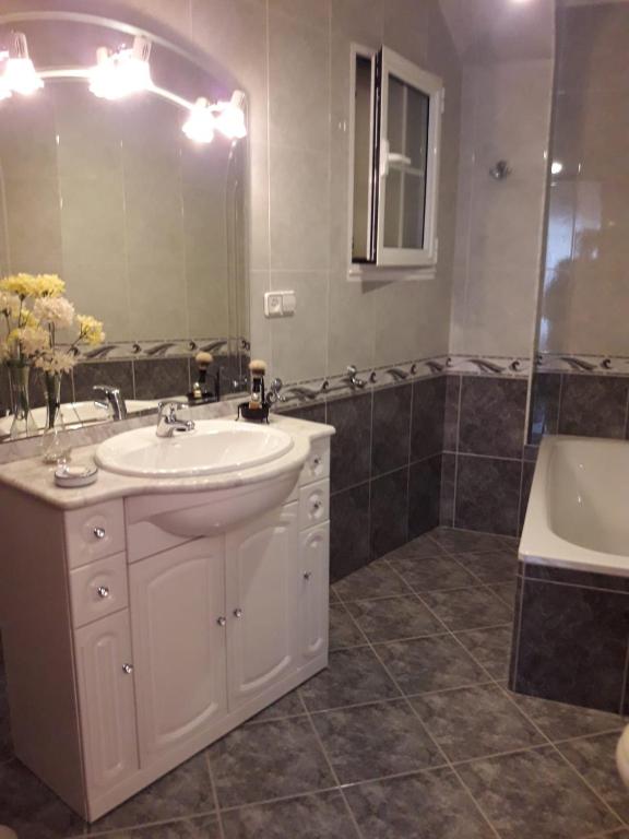 Albergue Agarimo - Double Room With Private Bathroom
