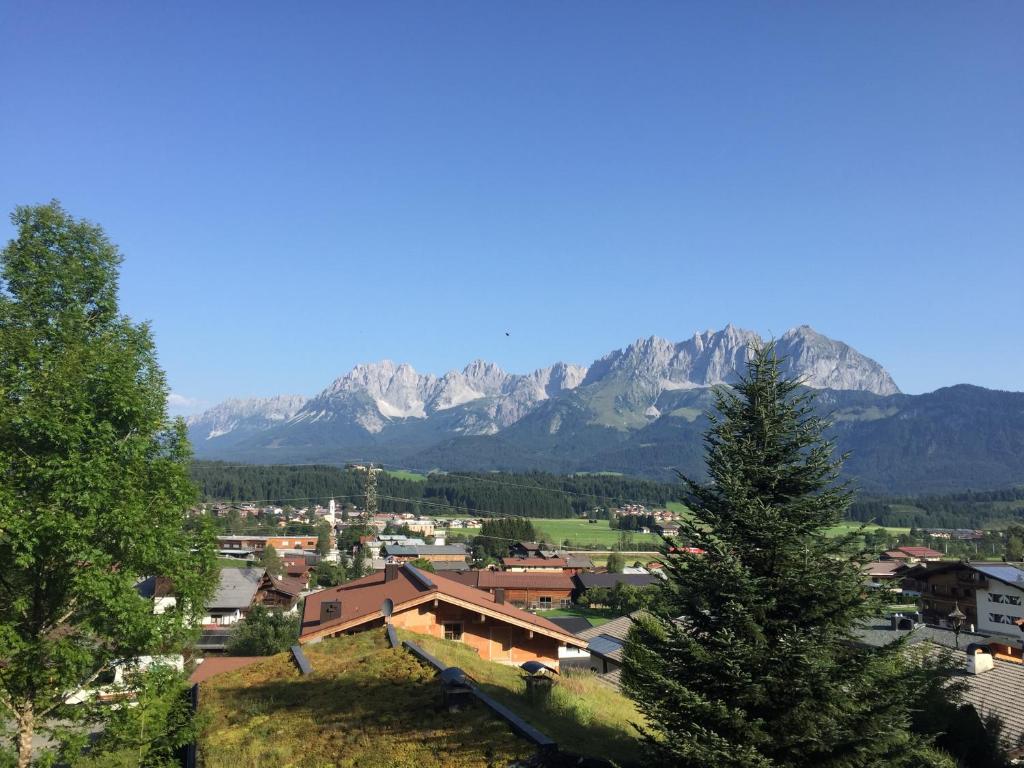 A general mountain view or a mountain view taken from the holiday home