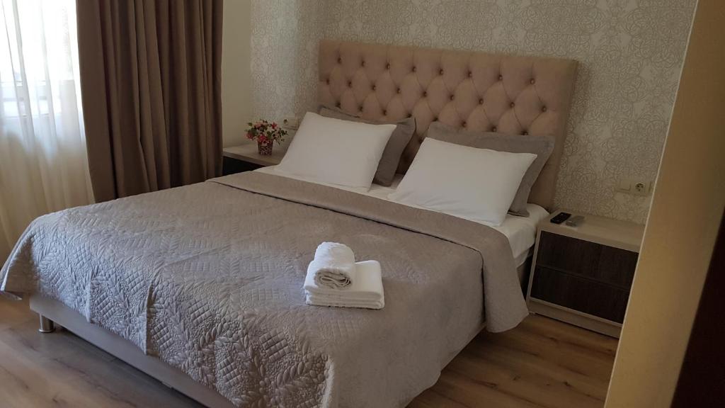 Postel nebo postele na pokoji v ubytování Hotel Griboedov