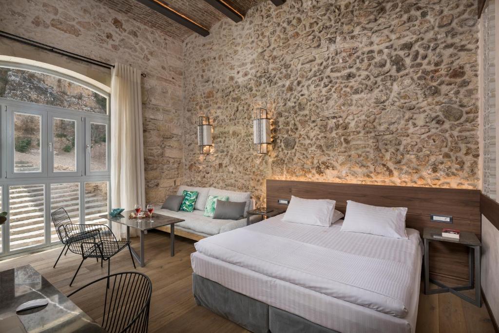 Posteľ alebo postele v izbe v ubytovaní Ambassadors Residence Boutique Hotel