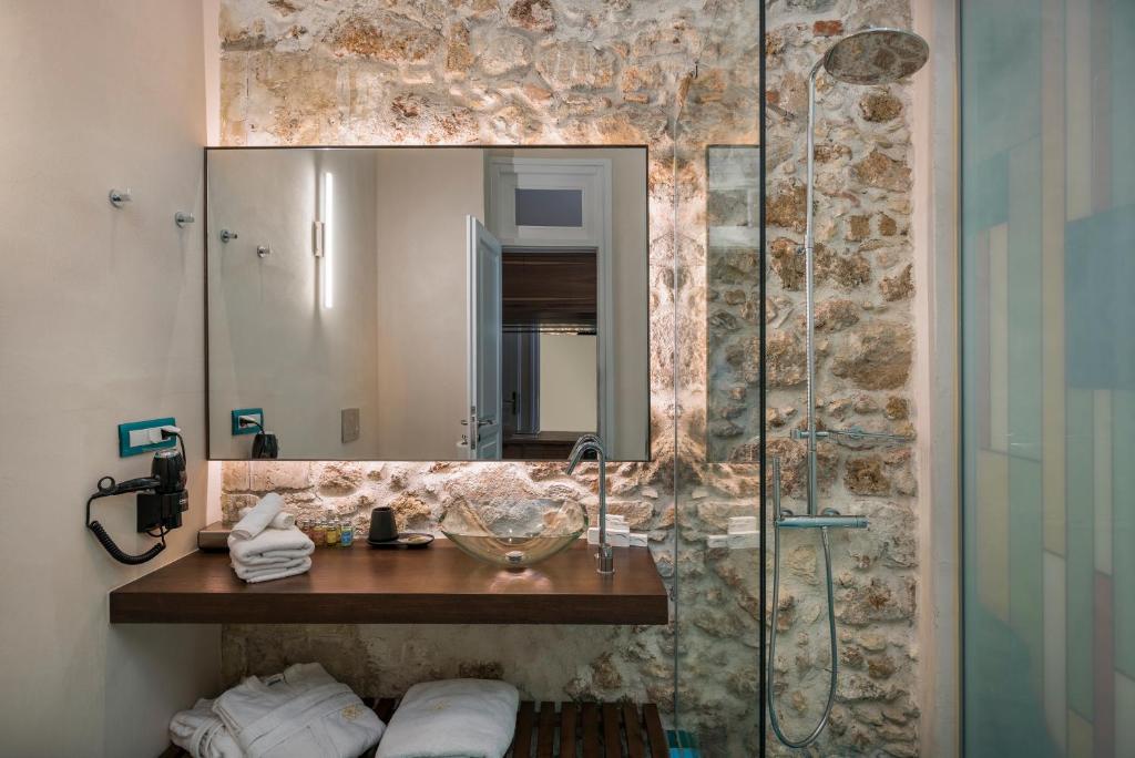 Kúpeľňa v ubytovaní Ambassadors Residence Boutique Hotel