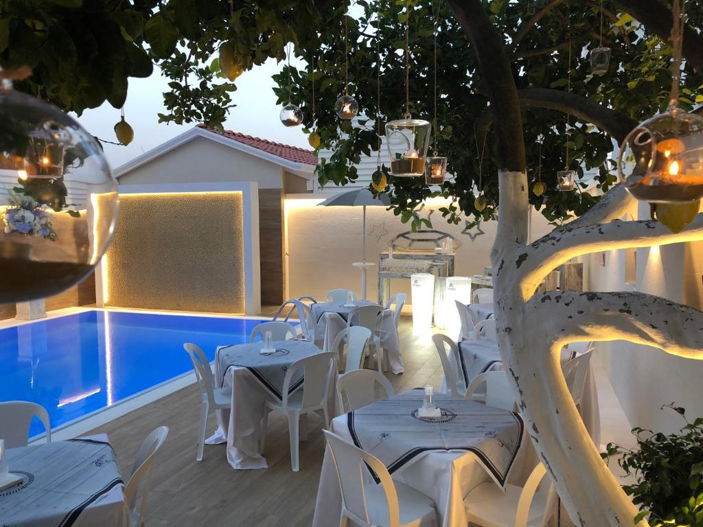 Bazén v ubytování Hotel Smeraldo nebo v jeho okolí