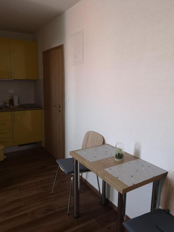 Kuchyň nebo kuchyňský kout v ubytování Apartmani Sea