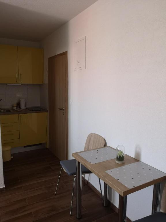 Kuchyň nebo kuchyňský kout v ubytování Apartmani Sea