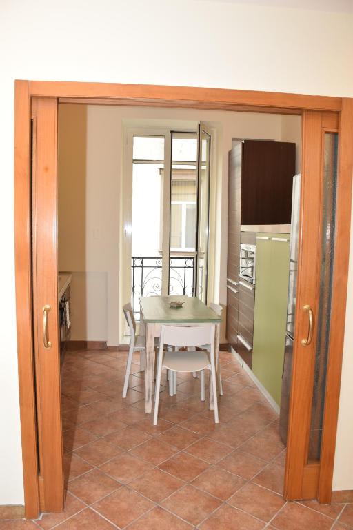 A kitchen or kitchenette at le case della baia di Napoli