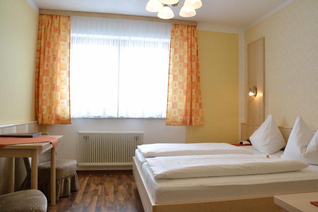 Postel nebo postele na pokoji v ubytování Hotel Tischlbergerhof