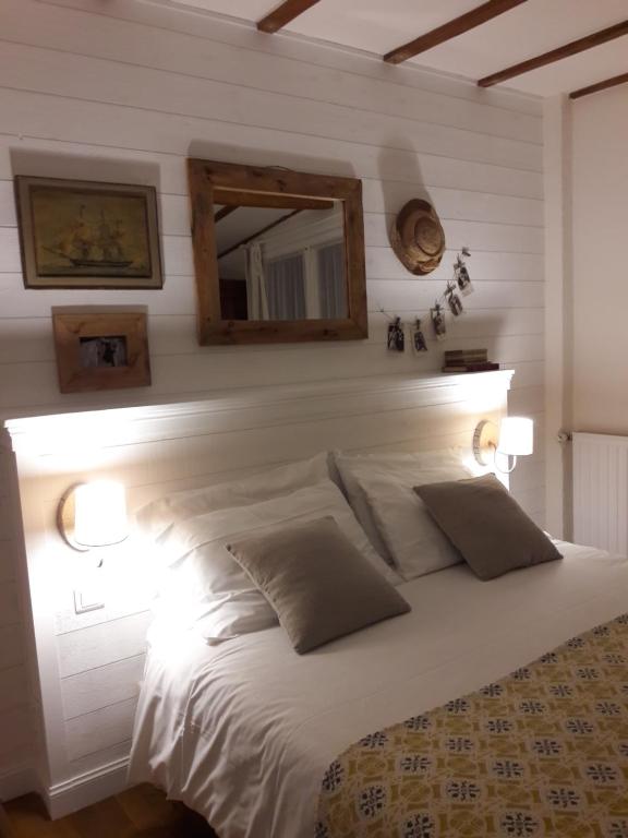 Les Chambres De La Loge - Family Room With Bath