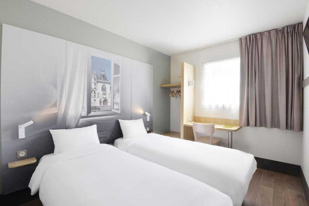Postel nebo postele na pokoji v ubytování B&B HOTEL Bourges 2