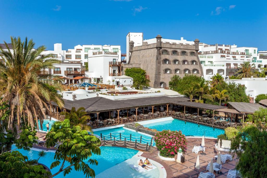 Bazén v ubytování Gran Castillo Tagoro Family & Fun Playa Blanca nebo v jeho okolí
