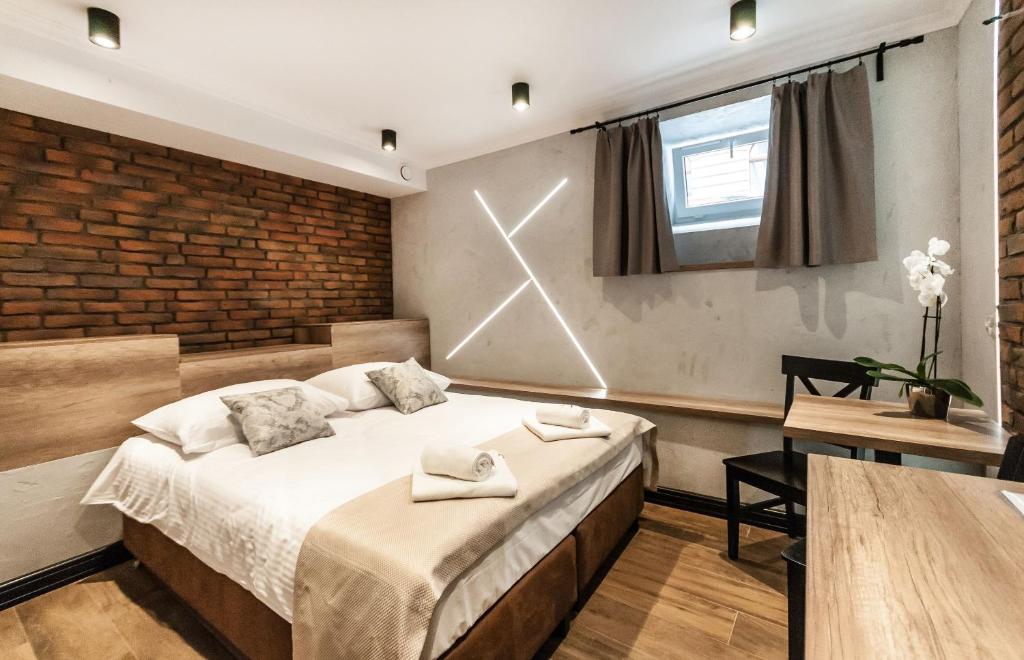 
Studio Apartment - Basement
