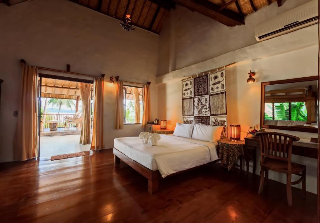 Postel nebo postele na pokoji v ubytování Koh Mak Cococape Resort