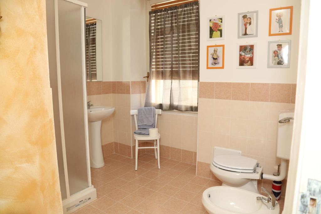 Viale Italia 41: I migliori anni - Chambre Double Avec Salle De Bain Externe Privée