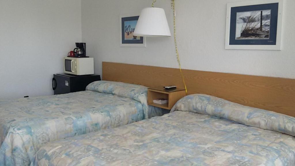 Postel nebo postele na pokoji v ubytování Tide Winds Motel