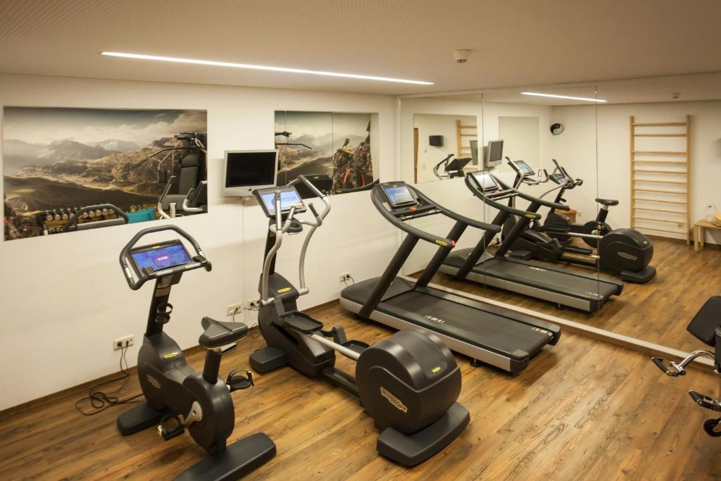 Fitness centrum a/nebo fitness zařízení v ubytování Hotel Steffisalp