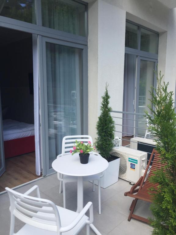 Patio alebo iná vonkajšia časť ubytovania Apartamenty Międzyzdroje