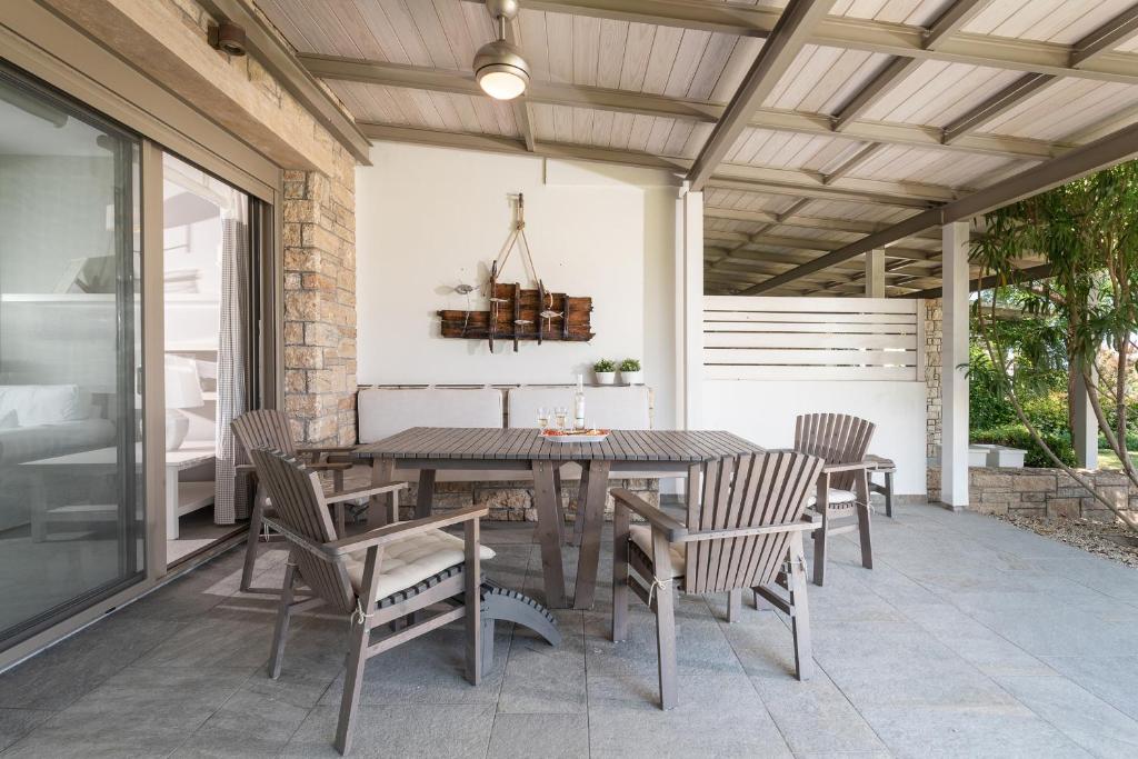 Ein Patio oder anderer Außenbereich in der Unterkunft Ammouda Villas
