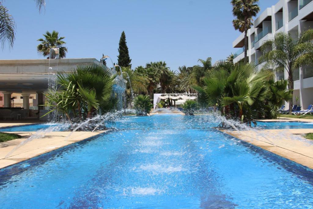 Bazén v ubytování Zaki Hotel nebo v jeho okolí