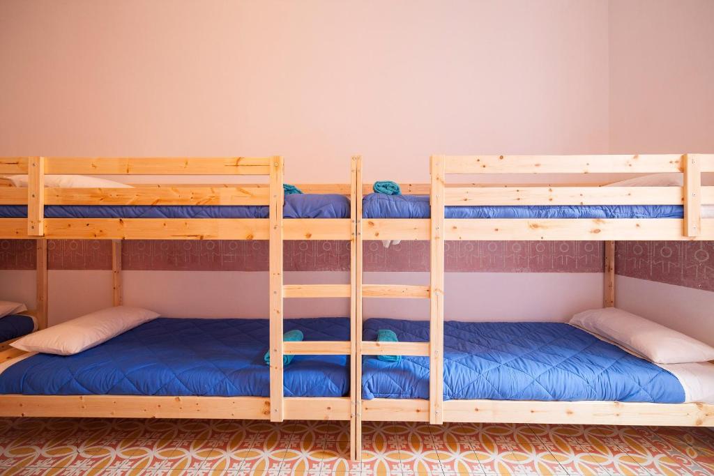 Postel nebo postele na pokoji v ubytování Bed in Girona