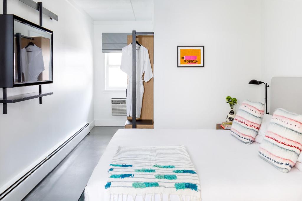 Bluebird Spa City Motor Lodge - 
