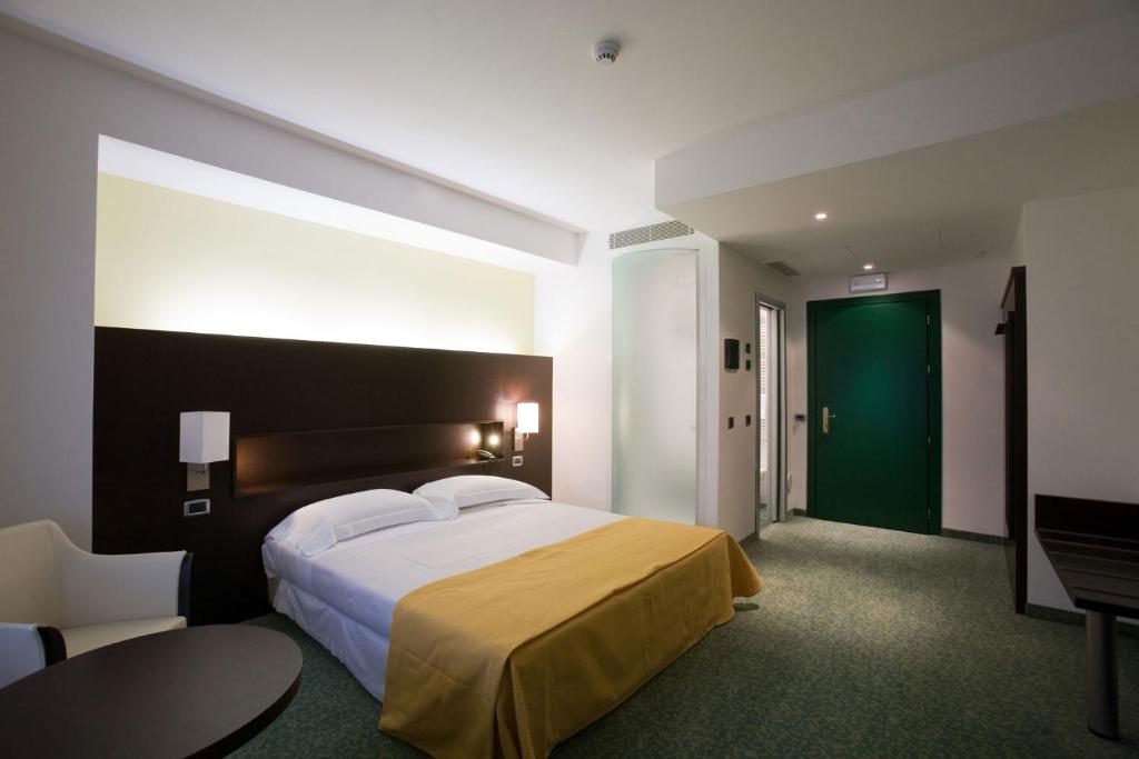 Postel nebo postele na pokoji v ubytování Hotel Senator