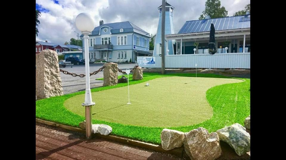 a golf course in front of a house at Sininen Hetki Bed& Breakfast majoitus meren äärellä in Kaskö
