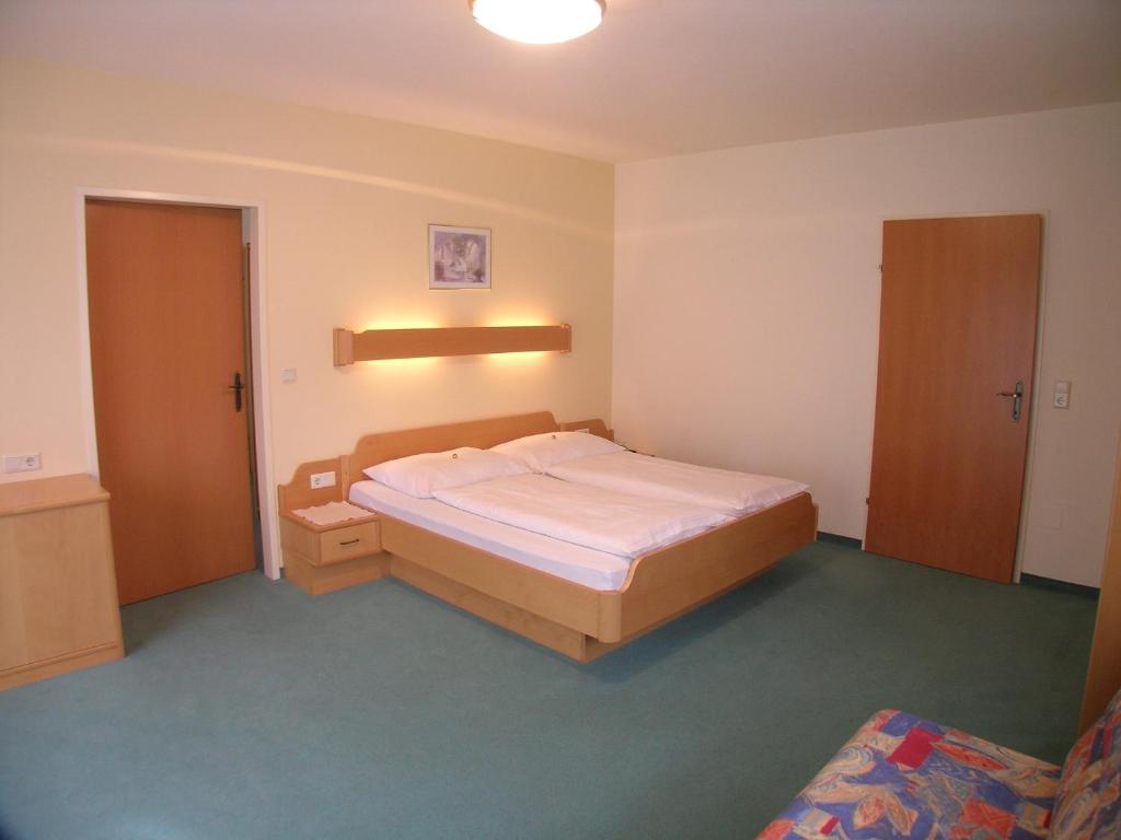 Postel nebo postele na pokoji v ubytování Hotel Tischlbergerhof